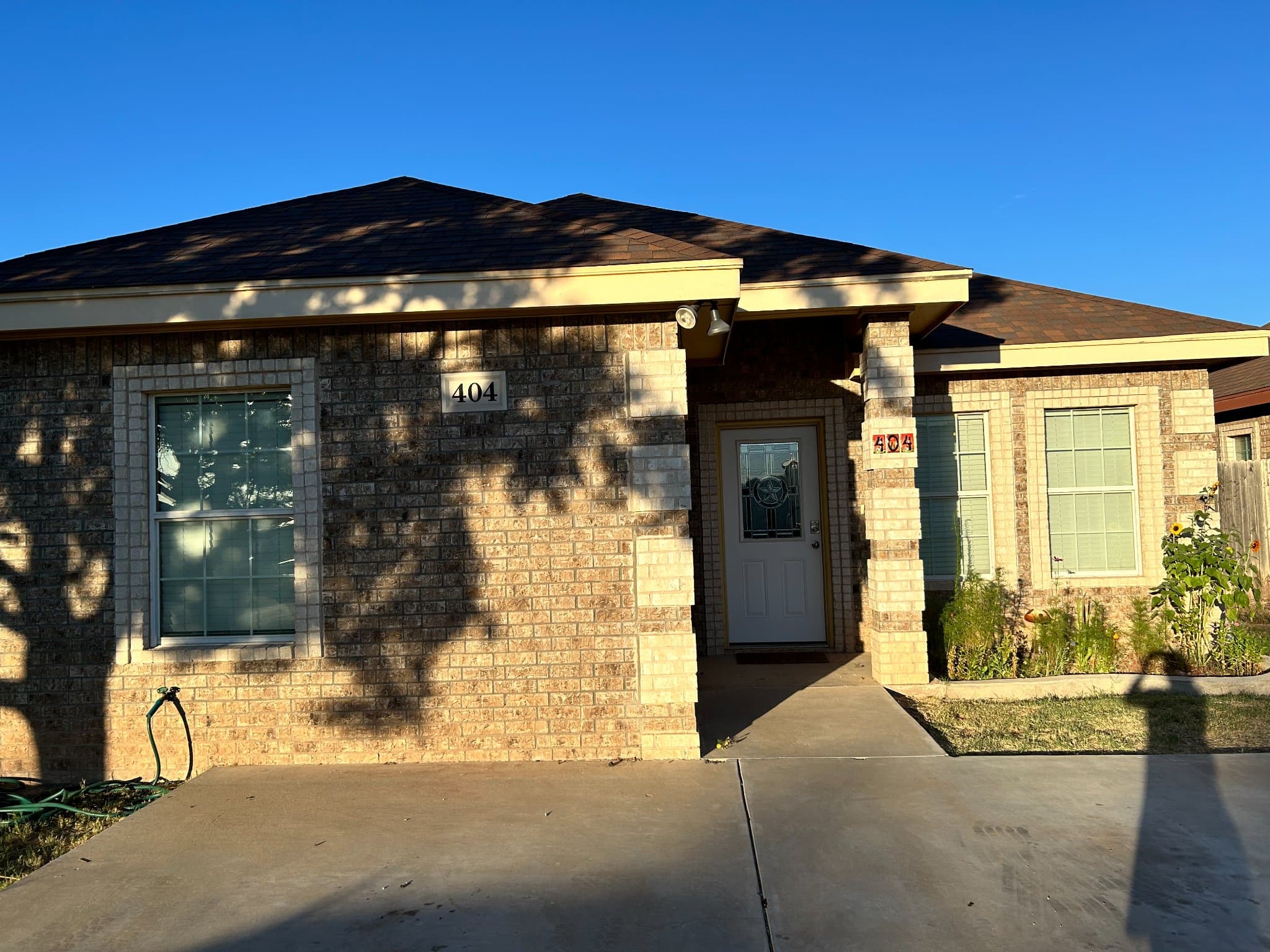 Fully Furnished 3-bedroom 2 bath Midland TX Housing for Work Crews, Corporate Living and Extended Stays (Casa Flor)