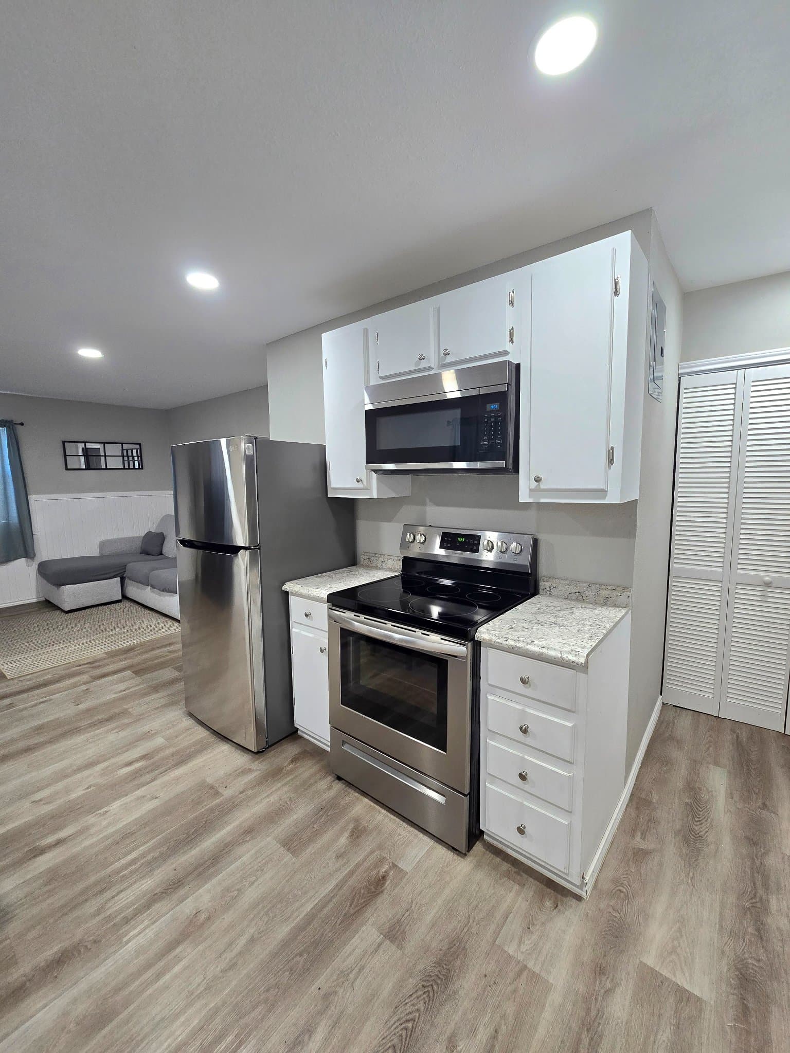 Fully Furnished 2BD 1BTH Apartmentss