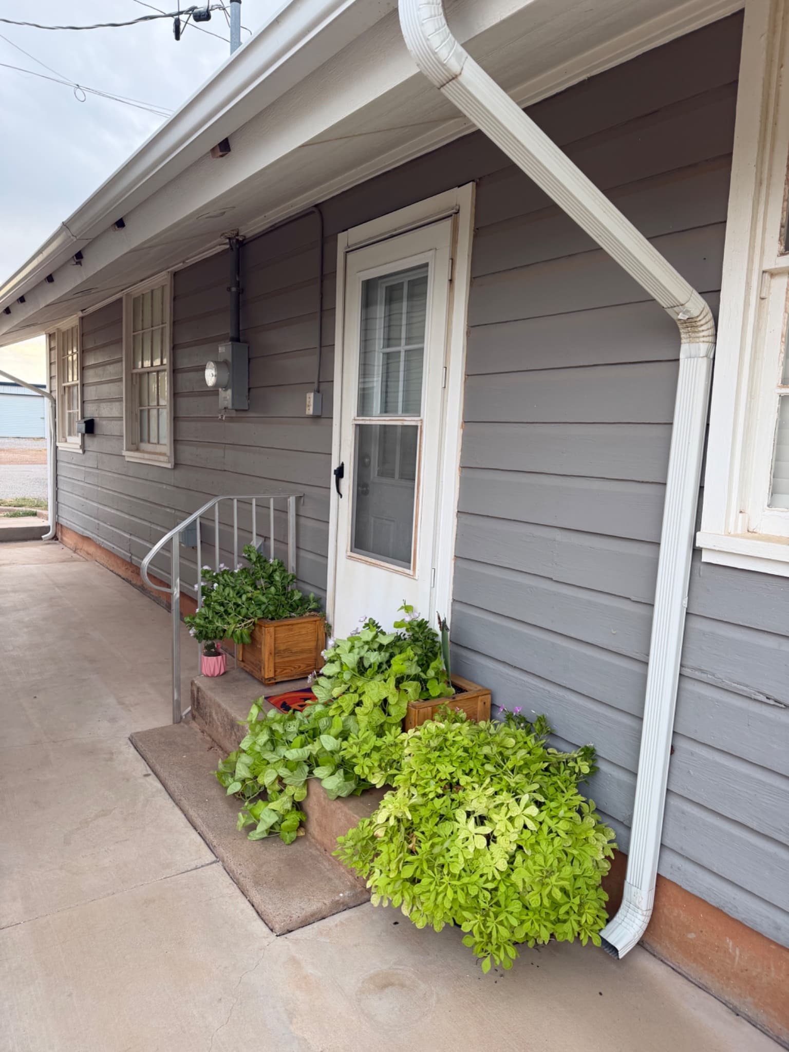 Furnished 1 Bed 1 Bath with Garage